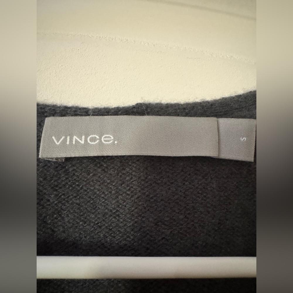 Super comfy! 100% Cashmere Vince V-Neck Sweater - Picture 2 of 5